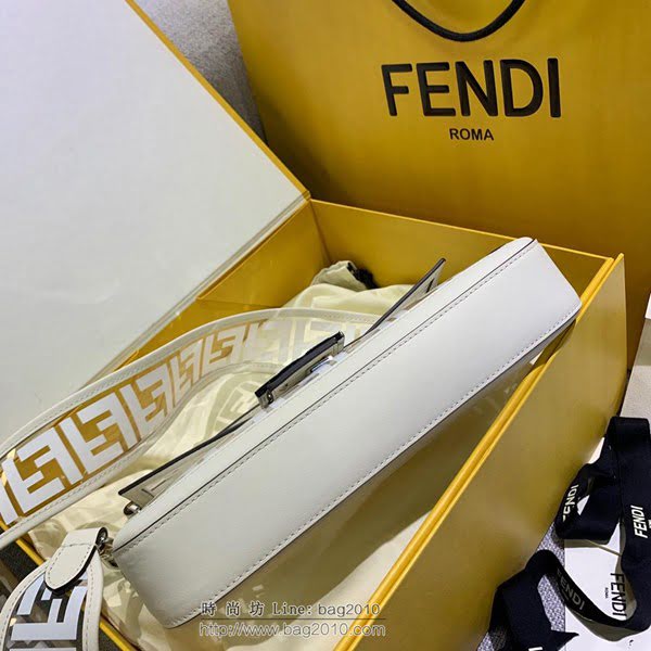 FENDI女包 最新baguette 透明系列 36018B99 中號 芬迪斜跨女包  fdz2149